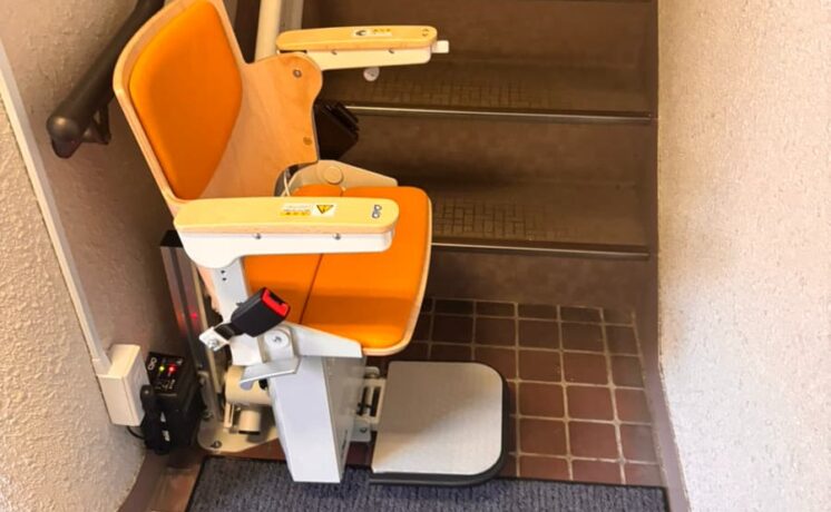 いす式階段昇降機を設置した方々の感想のご紹介｜日本最大級のいす式階段昇降機 専門サイト 階段昇降機.com